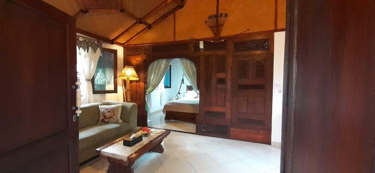 Sumbing Indah Holiday park 3*